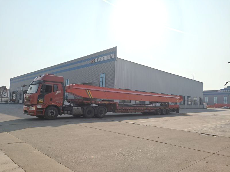 兩臺10噸跨度22.5米的電動單梁起重機，發往湖北黃岡